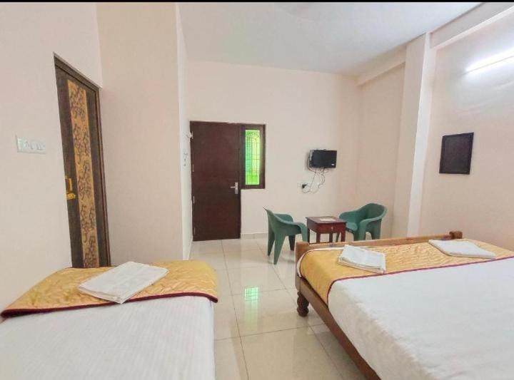 Township Residency Inn Пондичери Екстериор снимка